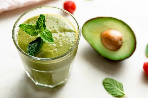 Πράσινο smoothie κετο με matcha και μέντα