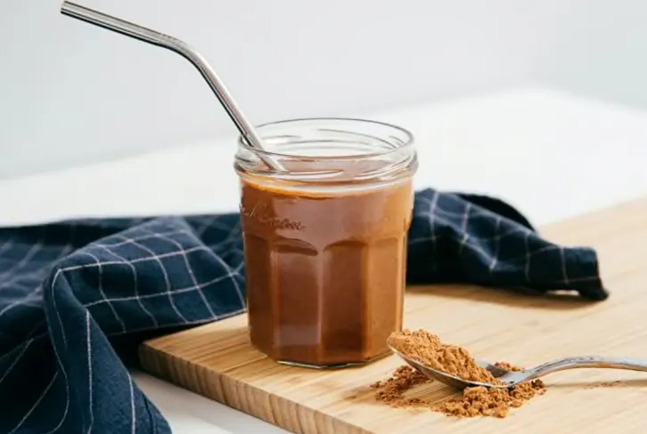   jeg'm A Functional MD & This Banana-Coffee Smoothie Is A+ For Hormone Balance