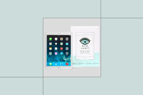 ipad med blåt lys skærmbeskytter på baggrund