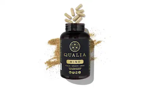 ملحق Qualia Mind 2.0 على خلفية بيضاء مع خروج كبسولات