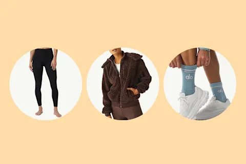   fotó leggingsről, sherpa kabátról és zokniról barack színű háttéren