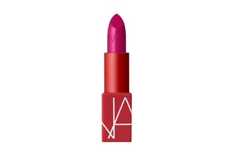   Nars κραγιόν σε αστείο πρόσωπο