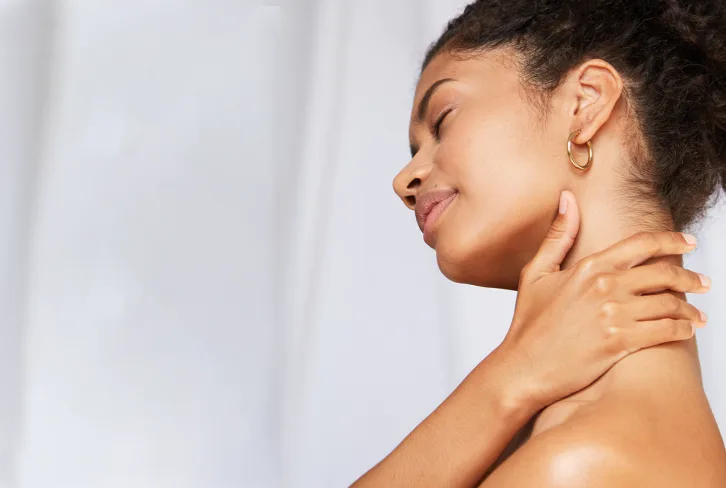   أنا'm A Lymphatic Massage Therapist: My 3 Tips To Lift & Tone The Neck Area