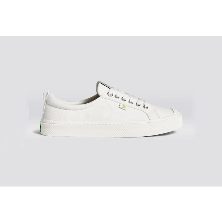   Cariuma Oca Low في Off-White
