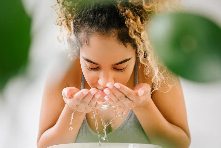   te're Probably Washing Your Face Wrong &mdash; How To Remove Makeup Like A Pro