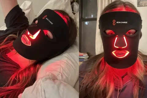   side om side af kvinde iført sort bon charge maske med rødt lys, der kommer ud næse og mund