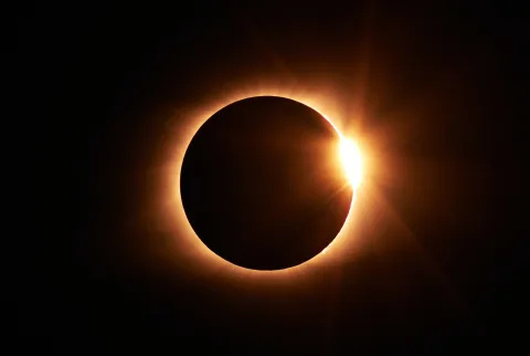   Hvad er A"Ring of Fire" Solar Eclipse?