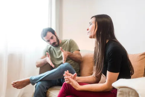   A partner által gázolt nő elmélkedően kilép