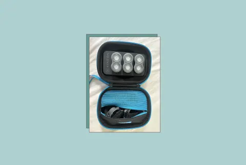 Kineon Move+ Pro Led & Laser az ágyon lévő hordtáskában
