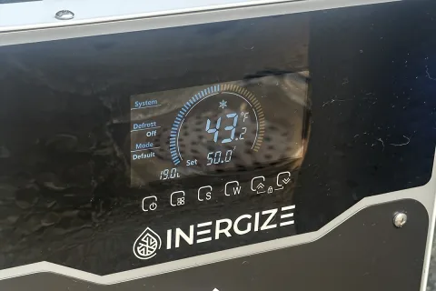   Inergize Chiller-skærmen tæt på
