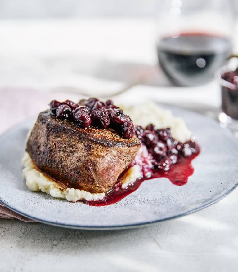 Filet Mignon de Arándanos con Puré de Coliflor