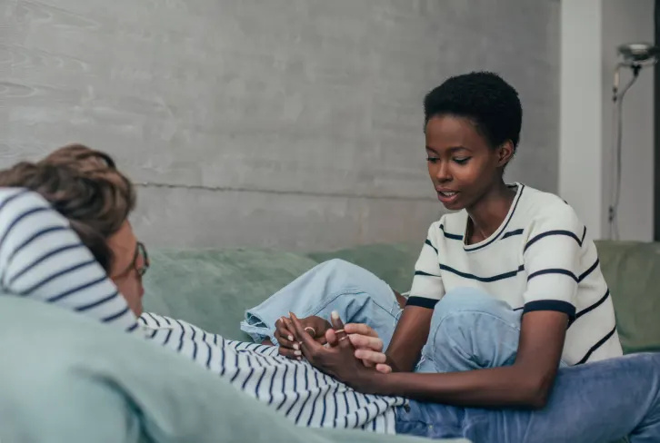   ICH'm A Couples' Therapist & This Habit Tells Me A Couple May Be Headed For Divorce