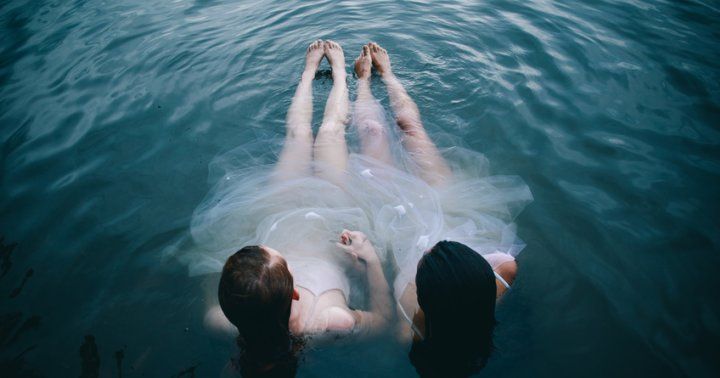 Past Lives, Soul Mates & Twin Flames: Fréamh Spioradálta Do Chaidrimh